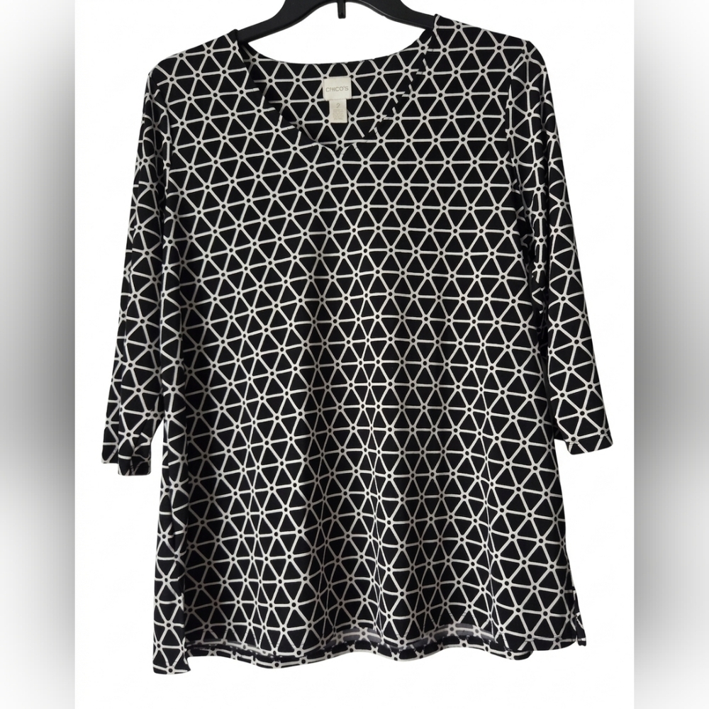 Chico's Black & Off White Geometric V-Neck Top. Chico's Size 2. US L/12